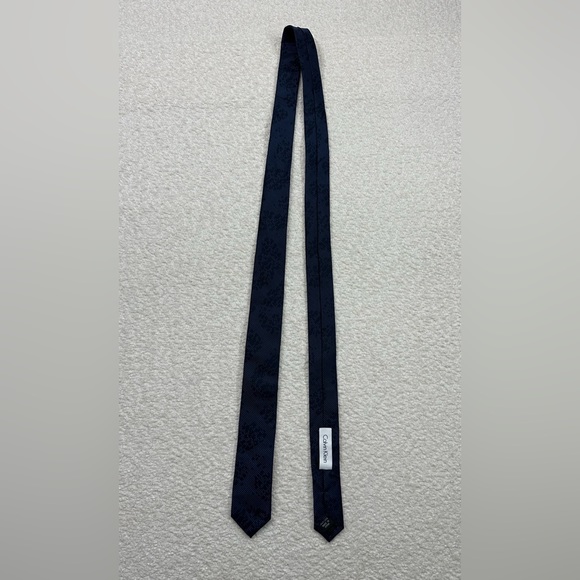 CALVIN KLEIN Dark Blue Skinny Necktie. NWOT - Picture 2 of 7